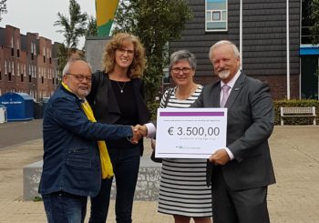 Stichting Mijn Eigen thuis schenkt Woongroep Huizer-maatjes €3.500,00